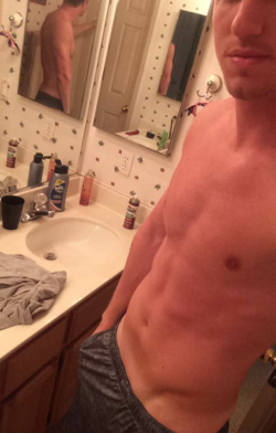 justinsrayne:  nakedguysfromkik:  Ryan Dean! :)   http://justinsrayne.tumblr.com
