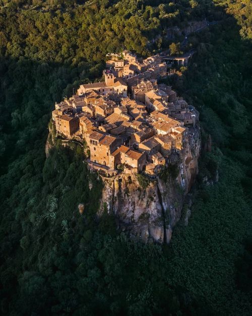 utwo:  Calcuta ItalyOne of the best-preserved medieval towns