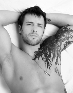 MALE - ESCORT JOSHUA SAMUELE http://www.GayRomeo.c