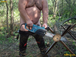 doncastergit:  Now I know who chainsaw bloke is!