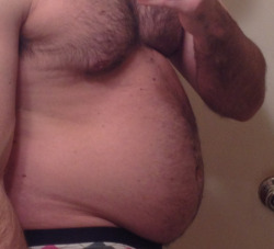 bigdudesarehot:  Tummy Tuesday! I’m 242 :)