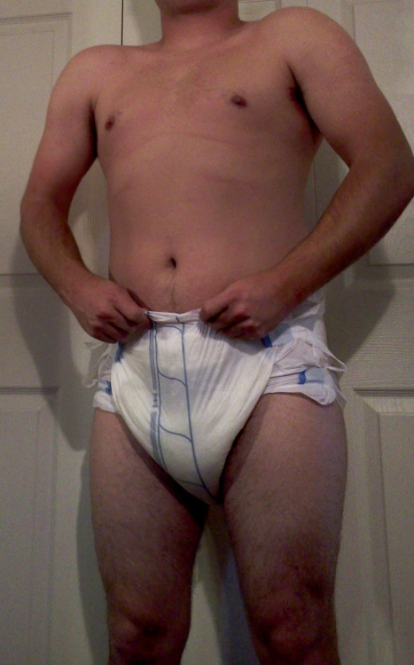 thickndry:  I love wetting my diaper from end to end :) Even though the Abena M4 has been cutting back on features in the diaper….they still hold up very, very well. 