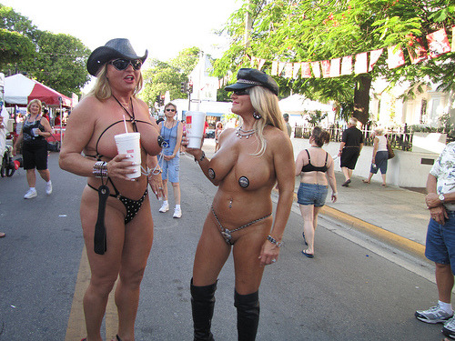 quagmirelois:  nice outfits girlsâ€¦â€¦ 