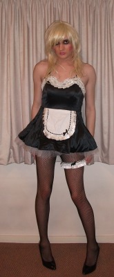 gjglen96:  nicolebuxton:  nikki buxton maid - please add caption x :)  Sissy Maids are always ready to service their masters. 