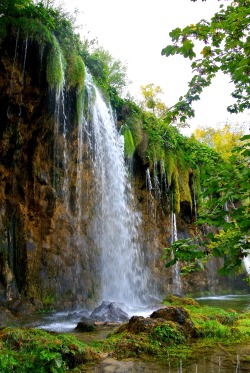 explore-the-earth:  Plitvice Lakes, Croatia. Photo by Krystal