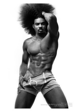 crownroyal89:  twistandturns:  Aaron Spady  his hair tho..sexy…