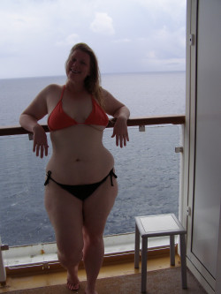 likethemaverage:thickmia:Hi, wearing a bikini but not really