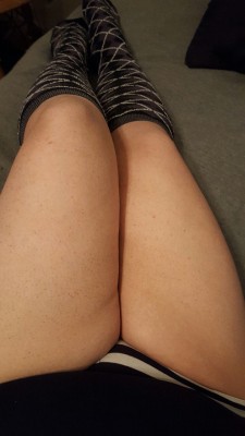 show-me-your-texture:  I need a tan. 😛  A wonderfully sexy