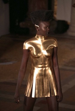 asiansulu:alek wek @ givenchy haute couture by alexander mcqueen