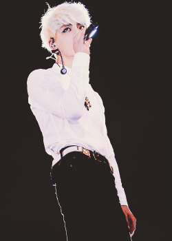 shineeislove:  79|100 photos of Jonghyun 