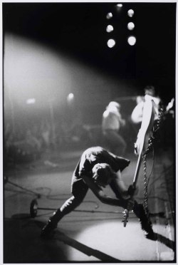 captainlouche:  Paul Simonon’s bass guitar 