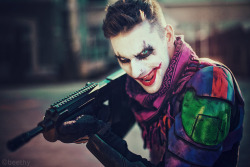 cosplayblog:   Armored Joker from DC Universe   Cosplayer: Ryan