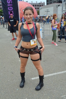 sexynerdpics: Sexy Lara croft cosplay