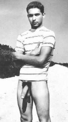 vintagemaleerotica:  Unknown guy on the beach. Possibly by Tony