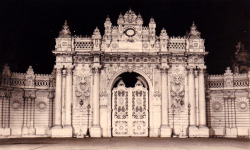 archimaps:  The Gates of Dolmabahce palace, Istanbul 