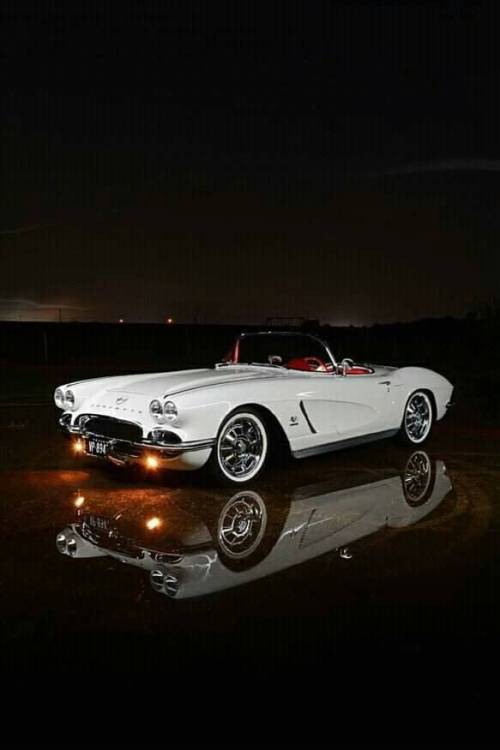 frenchcurious:Chevrolet Corvette 1962. - Vintage Automobiles