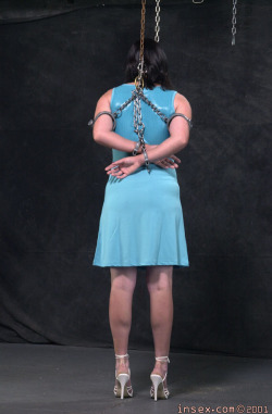 putmeinherplace:  One more example of PD’s devious inventive mind, with a great standing bondage. It offers no support, so, standing in these heels rapidly becomes a challenge of its own. 