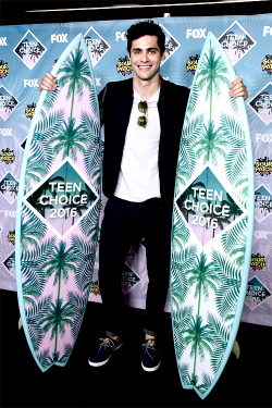 dylanobrien:  Matthew Daddario poses in the press room during