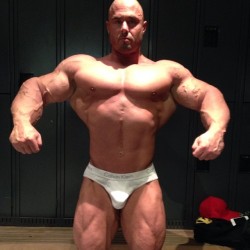 roidsville-zoo:  Frank McGrath 