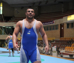 cutecubs:  Yummy Turkish wrestler bulge 