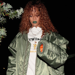 hellyeahrihannafenty:     Rihanna arriving at a restaurant in