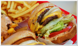 everybody-loves-to-eat:  In-N-Out Burger by Root777 on Flickr.