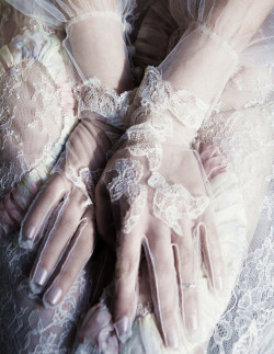  Lace gloves from Valentino Haute Couture Spring 2012 by Ellen
