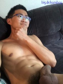 bigdickaznboy:  Sat here wondering who wants to see me on Chaturbate