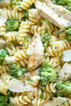 do-not-touch-my-food:  Chicken and Broccoli Alfredo