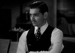 wehadfacesthen:  via matinee-moustache:  Clark Gable is checking