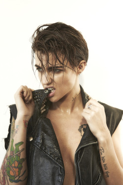 darthcaiterr:  liquorinthefront:  Ruby Rose  I would love her