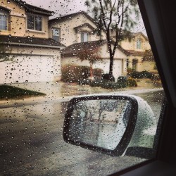 ashley-jorden:  So it’s #raining —#lasvegas #vegas #weather