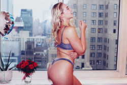 wetlikeacherry:  http://www.c-heads.com/2015/12/16/stop-using-the-word-diet-with-iskra-lawrence/