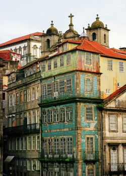 monamour14:  On a rainy day in Porto by steverichard on Flickr.