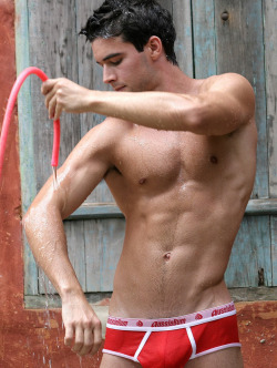 undie-fan-99:  waistbandboy:  For my followers that like a little