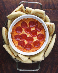 delicious-food-porn:  prettygirlfood:  4-Layer Pizza Dip with