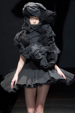 wgsn:  Ballerina knitwear closes the @COMMEGARCONS show #AW14