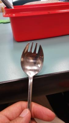 diary-of-a-chinese-kid: A kniforkoon (knife + fork + spoon)