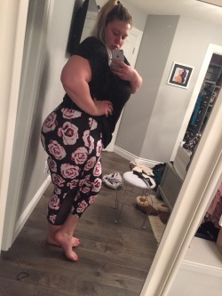 plussizebarbie:  Can’t keep a clean room but can keep an ass
