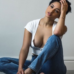 vividparallels2:Tori Hughes