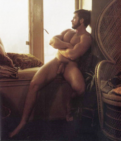 inthetrailerhood:  Chillin by the window waiting for his man
