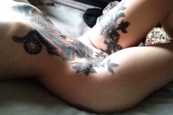 fallxasleep:  goddamnthesereeds:  Mornings  ☾ tattoo blog here