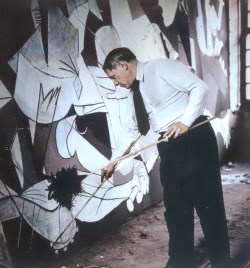 painters-in-color:  Pablo Picasso working on “Guernica”,