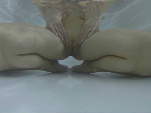 New Video !!! En immersion dans mon bain ! hors de l'eau, sous l'eau, toutes les vues #sexy et #coquines ! http://www.nephael.net