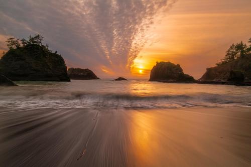 oneshotolive:  Beautiful Sunset Secret Beach, Samuel H Boardman,