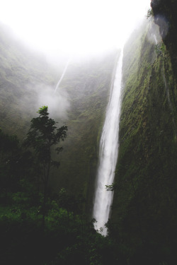 envyavenue:    Hiilawe Waterfall 