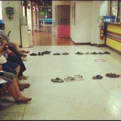 This is how you wait in line! This would never work in the states.