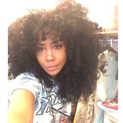 flowerchildxoxo:  seeszarun:  Filterless  Yes sza   Gorge