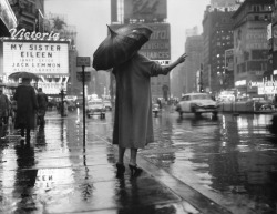undr: The New York Times Photo Archives, Hailing A Cab - 1955