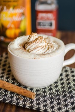 foodffs:  How To Make a Pumpkin Spice Latte at Home Really nice